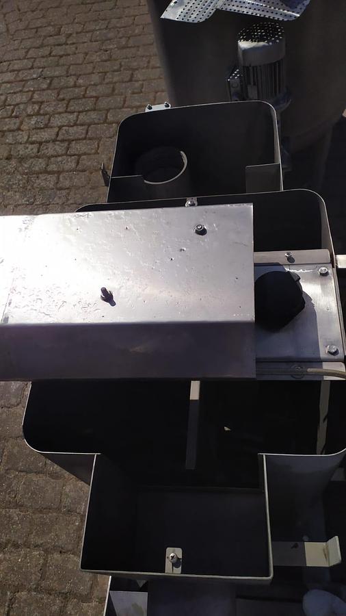 Used Prasa odwadniająca ślimakowa ze zbiornikiem do spilśniania surowca oraz dodatkowym zbiornikiem do sporządzania i dozowania środka spilśniającego