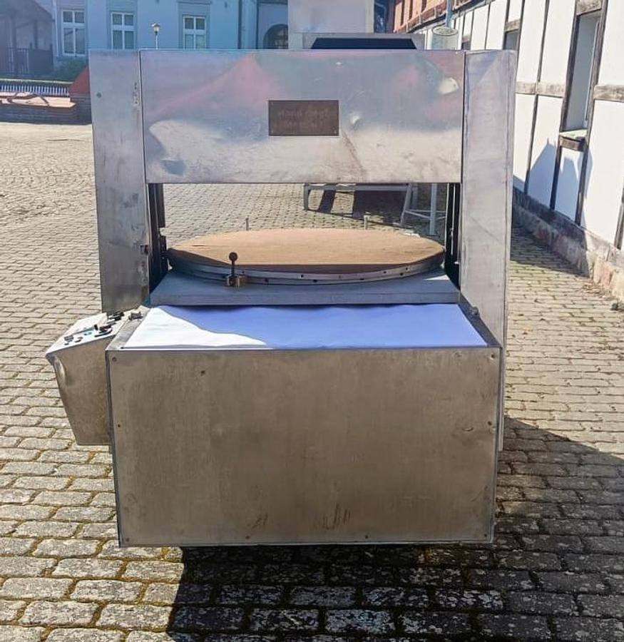 Used Półautomatyczna nożowa krajalnica serów twardych z obrotowym stołem - Hajek, Austria