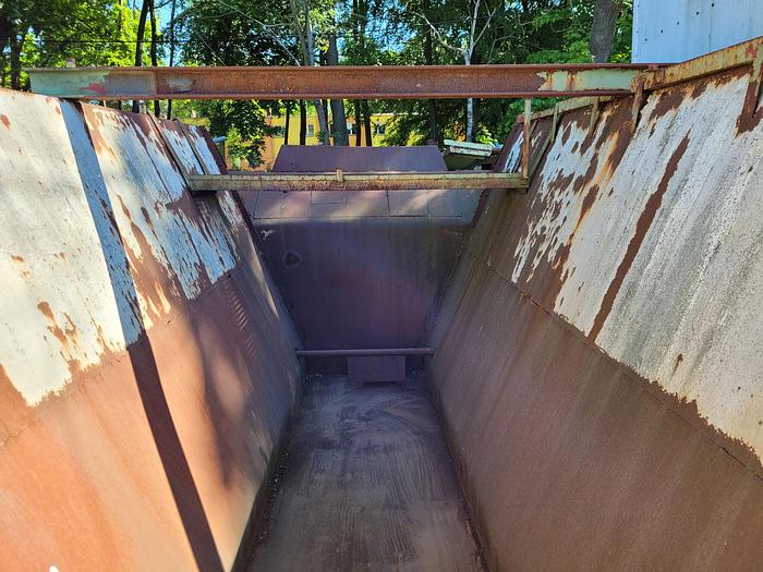 Used Zasobnik dozujący - bunkier zasypowy z przenośnikiem taśmowym