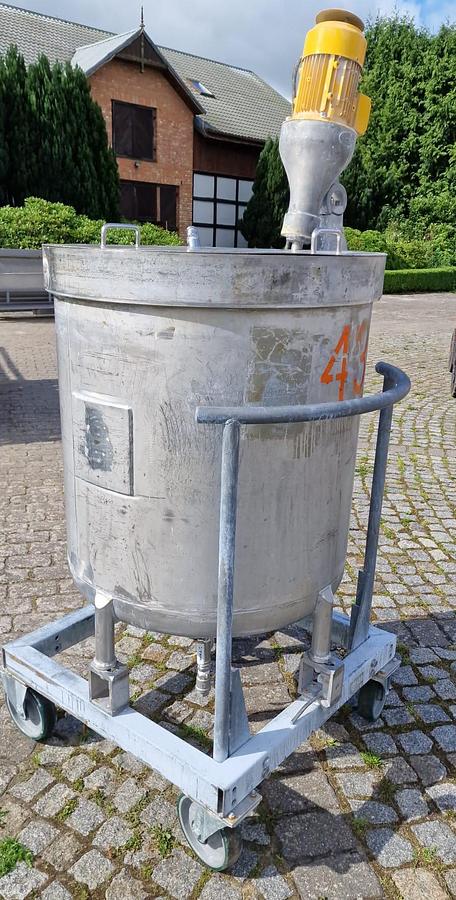 Used Zbiornik nierdzewny 470 l z mieszadłem i wózkiem
