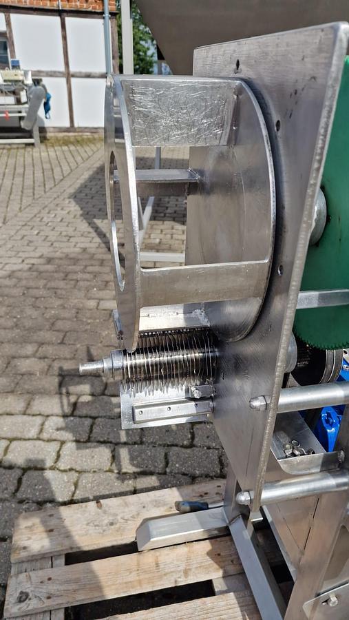 Used Krajalnica do warzyw z zasypem