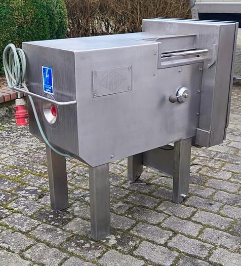 Used Krajalnico-kostkownica TREIF