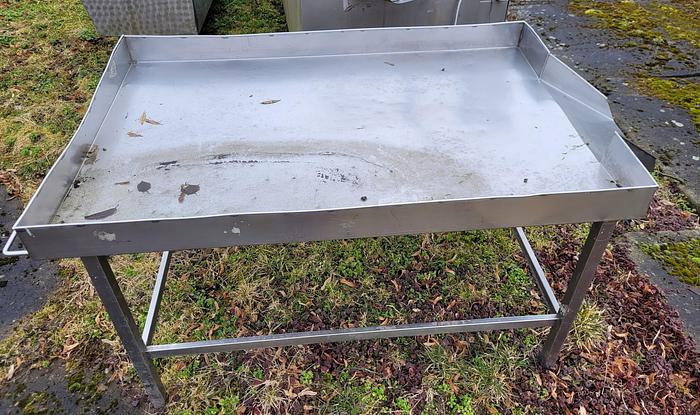 Used Stół roboczy z przechylnym blatem i ze zsypem, nierdzewny