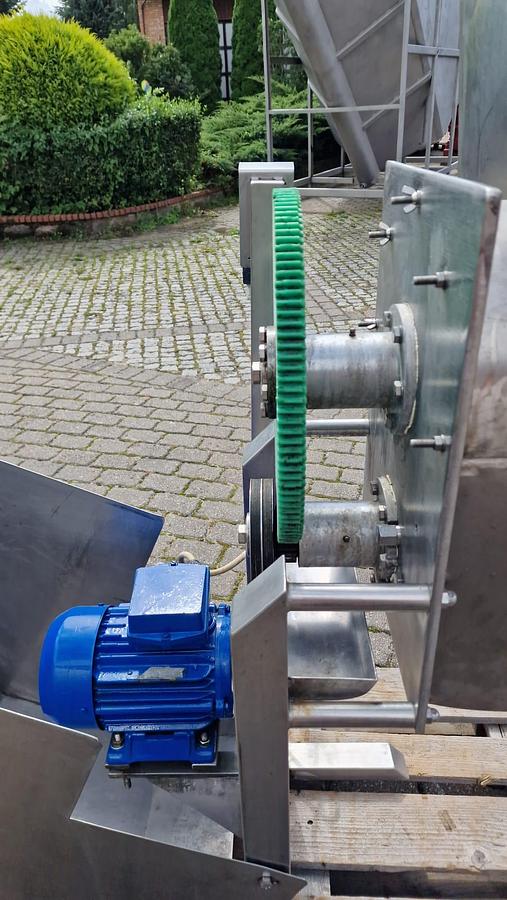 Used Krajalnica do warzyw z zasypem