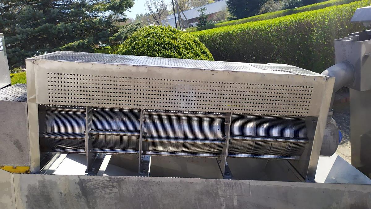 Used Prasa odwadniająca ślimakowa ze zbiornikiem do spilśniania surowca oraz dodatkowym zbiornikiem do sporządzania i dozowania środka spilśniającego