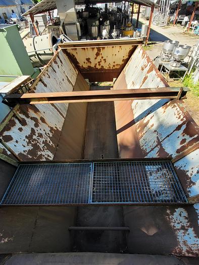 Used Zasobnik dozujący - bunkier zasypowy z przenośnikiem taśmowym