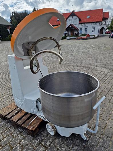 Used Mieszałka do ciast z dzieżą wyjezdną i mieszadłem ramieniowo-wstęgowym