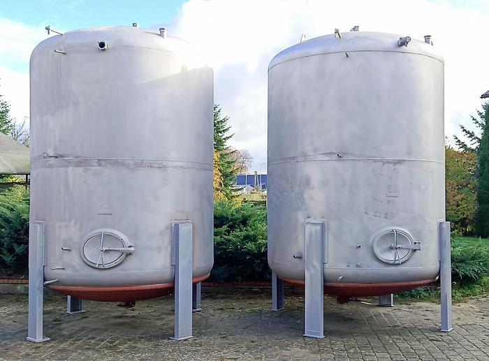 Used Zbiornik nierdzewny pionowy z nagrzewnicą poddenicową denicy, pojemność 11.000 l