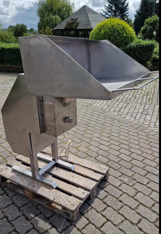 Used Krajalnica do warzyw z zasypem