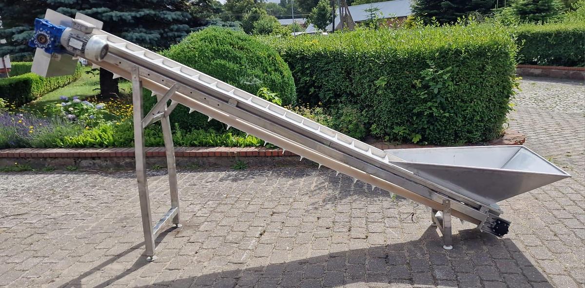 Used Przenośnik skośny (transporter, podajnik) nierdzewny z taśmą progową