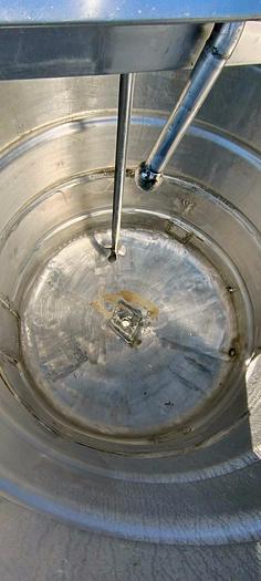 Used Zbiornik nierdzewny z mieszadłem properelowym (śmigiełkowym), pojemność 1.900 l