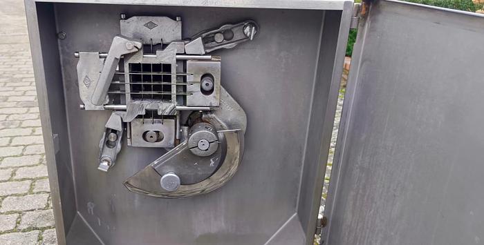 Used Krajalnico-kostkownica TREIF