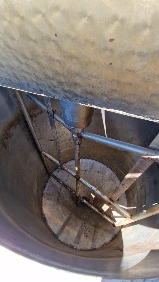 Used Zbiornik nierdzewny z mieszadłem, poj. 1.500 l