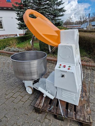 Used Mieszałka do ciast z dzieżą wyjezdną i mieszadłem ramieniowo-wstęgowym