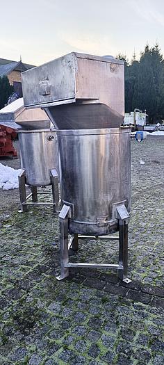 Used Zbiornik nierdzewny z dnem kulistym, pojemność 500 l, z mieszadłem i nadbudowanym zasypem i pokrywą na zawiasach