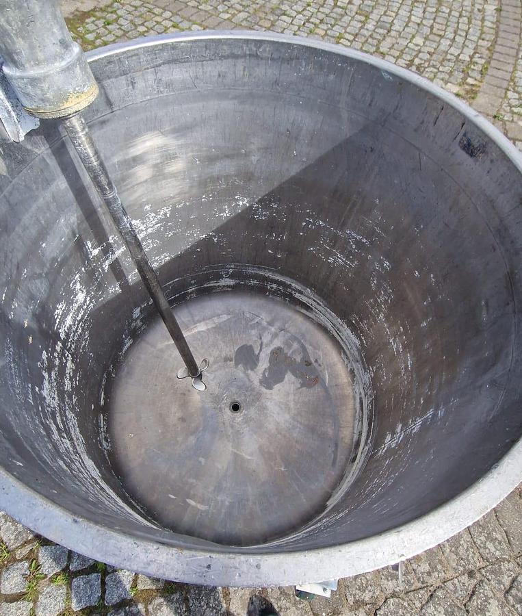 Used Zbiornik nierdzewny 470 l z mieszadłem i wózkiem