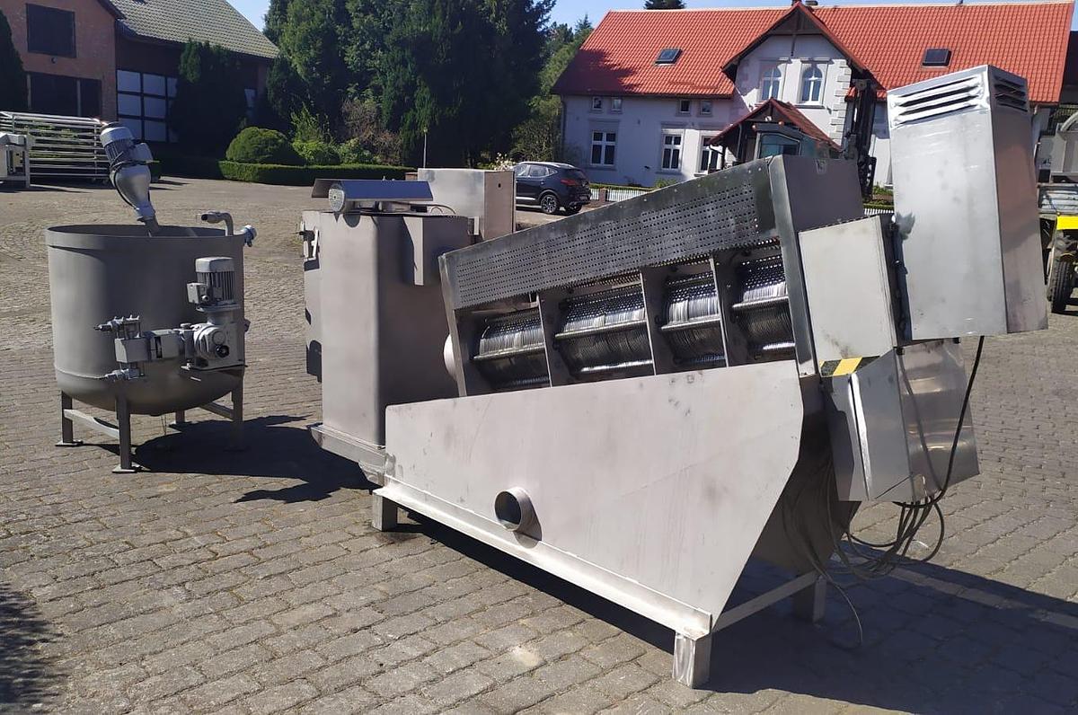 Used Prasa odwadniająca ślimakowa ze zbiornikiem do spilśniania surowca oraz dodatkowym zbiornikiem do sporządzania i dozowania środka spilśniającego