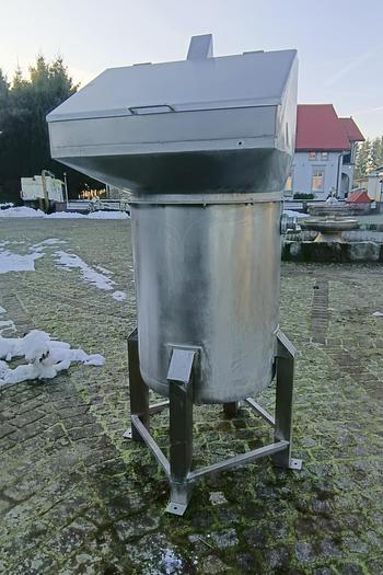 Used Zbiornik nierdzewny z dnem kulistym, pojemność 450 l, z mieszadłem i nadbudowanym zasypem i pokrywą na zawiasach