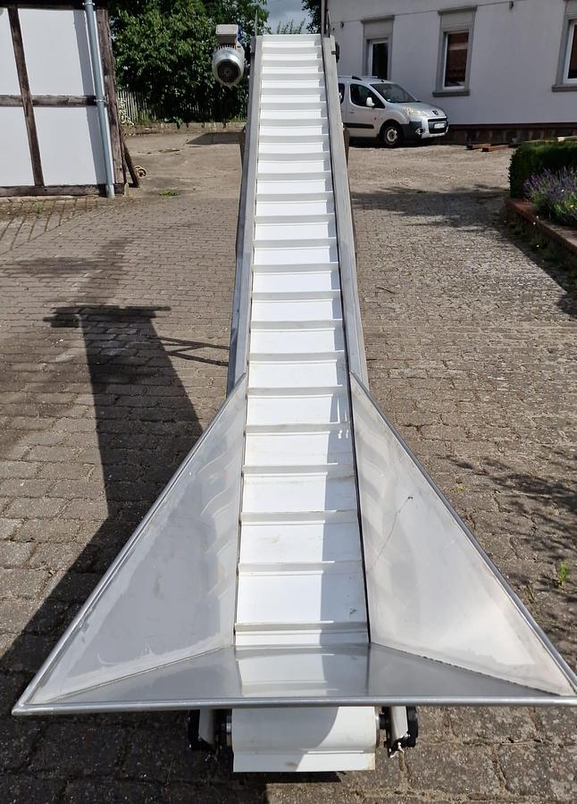 Used Przenośnik skośny (transporter, podajnik) nierdzewny z taśmą progową