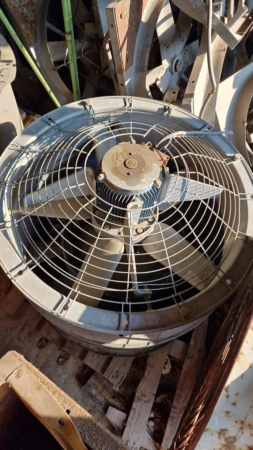 Used Chłodnica stalowa, 3- wentylatorowa "Goedhart"