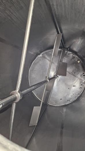 Used Zbiornik magazynowo – procesowy, trzypłaszczowy z mieszadłem ramowym wolnoobrotowym, poj. 3.500 l, nierdzewny