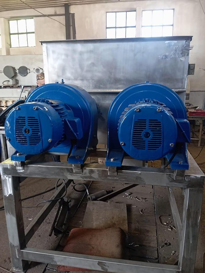 Used Mieszalnik strunowy RIETZ do ciężkich proszków i gęstych mas