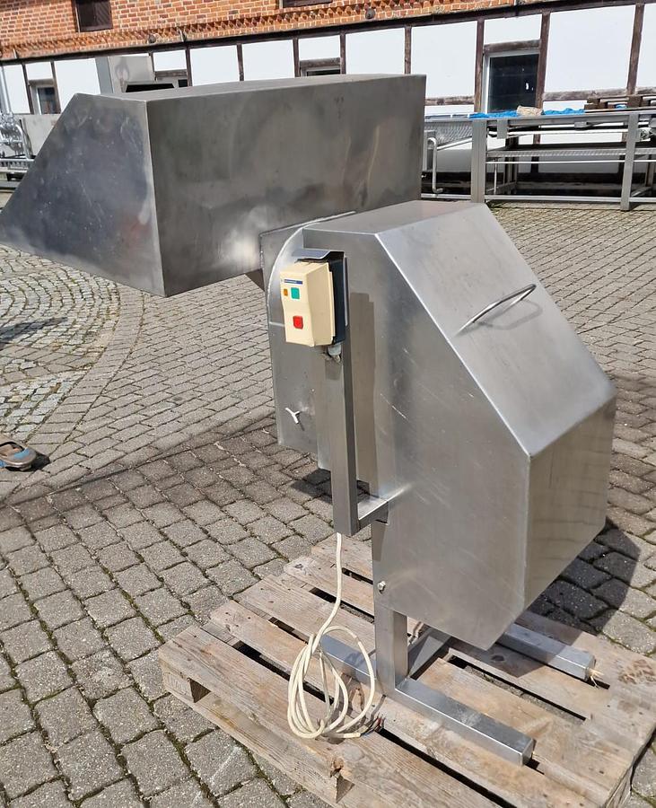 Used Krajalnica do warzyw z zasypem