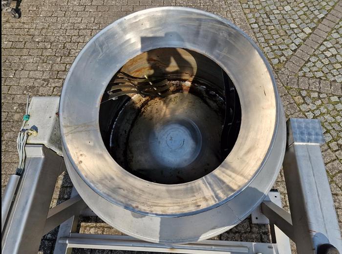 Used Mieszalnik bębnowy z hydraulicznym podnoszeniem i zmiennym kątem położenia bębna