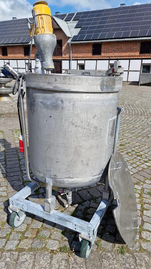 Used Zbiornik nierdzewny 470 l z mieszadłem i wózkiem