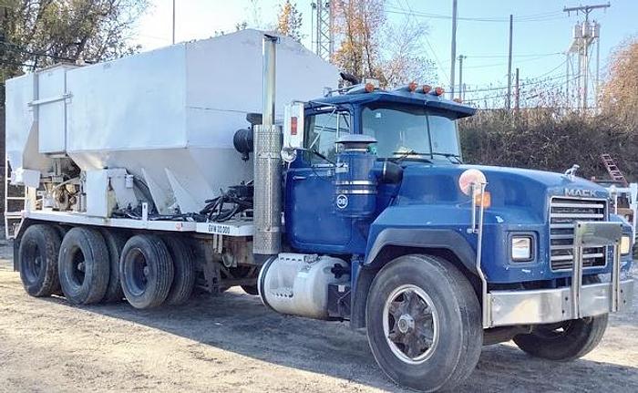 Used 1995 Mack/Zimmerman 11 YD Volumetric Concrete Mixer Truck