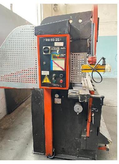 Usato PRESSA PIEGATRICE SCHIAVI RG 35.25 DA2500X35 TON