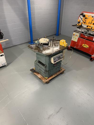 Used AMADA CS 220  3.2 mm Hydraulic corner notcher