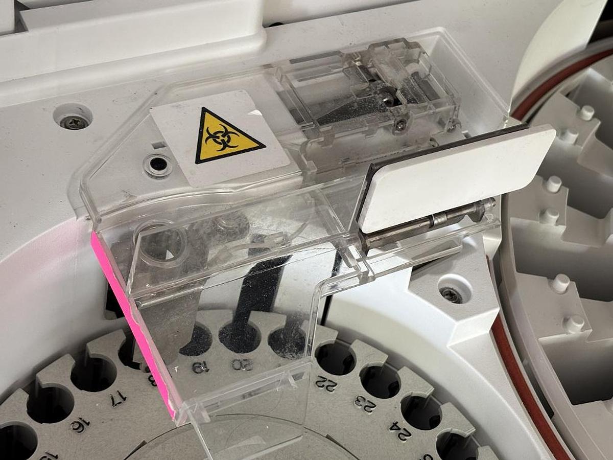 Used HITACHI cobas e411