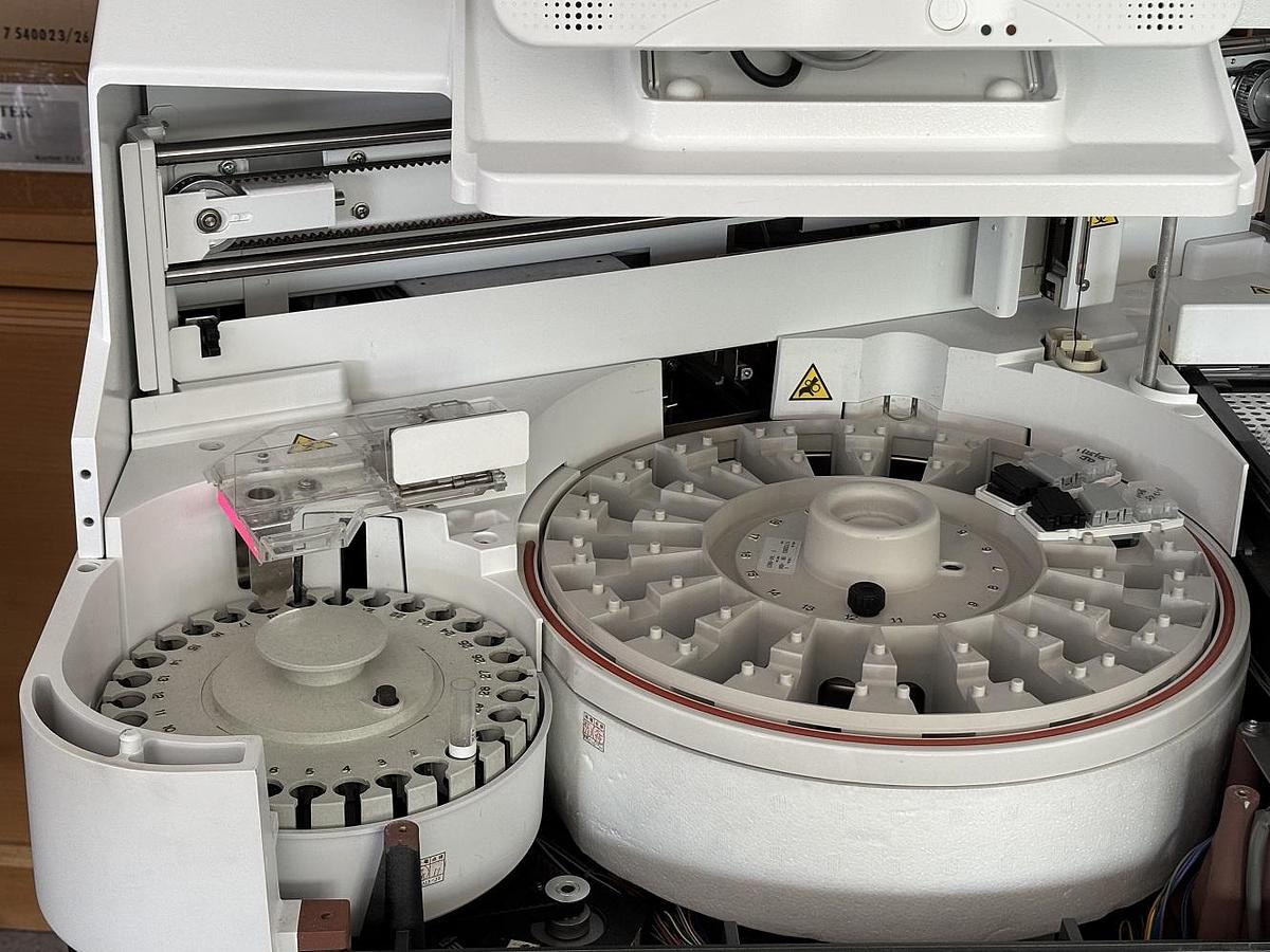 Used HITACHI cobas e411