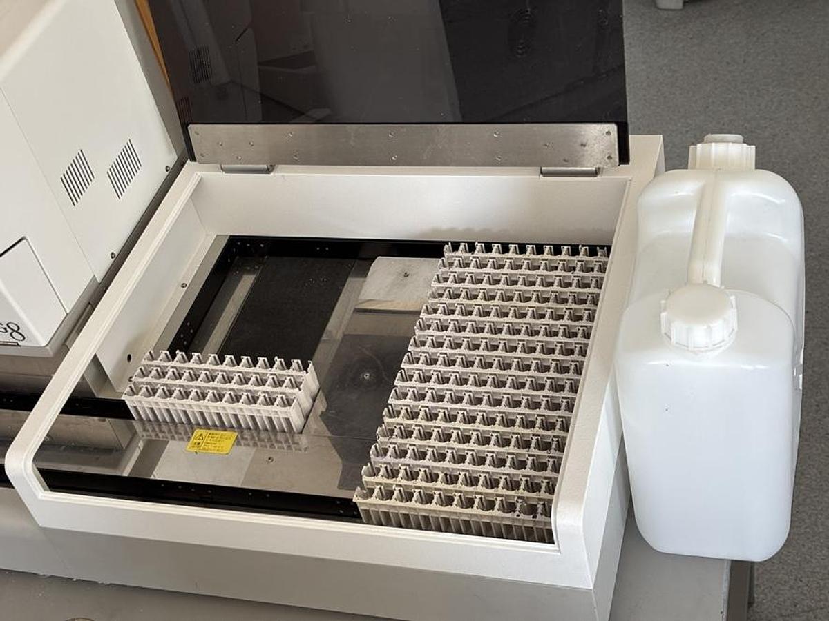 Used TOSOH HLC-723G8 with loader