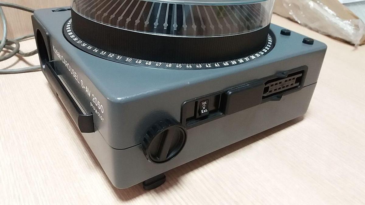 Used KODAK CAROUSEL S-AV 2050