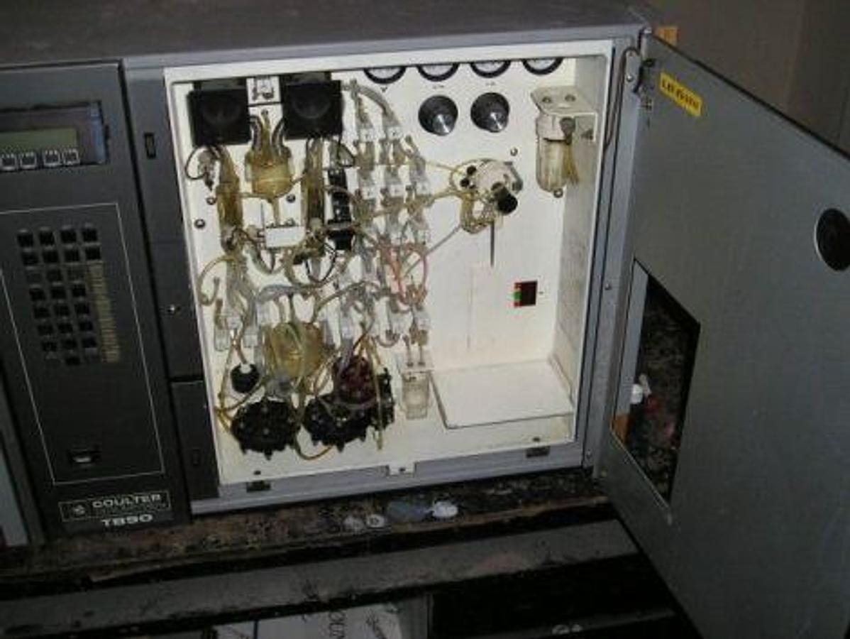Used COULTER T-890 Counter