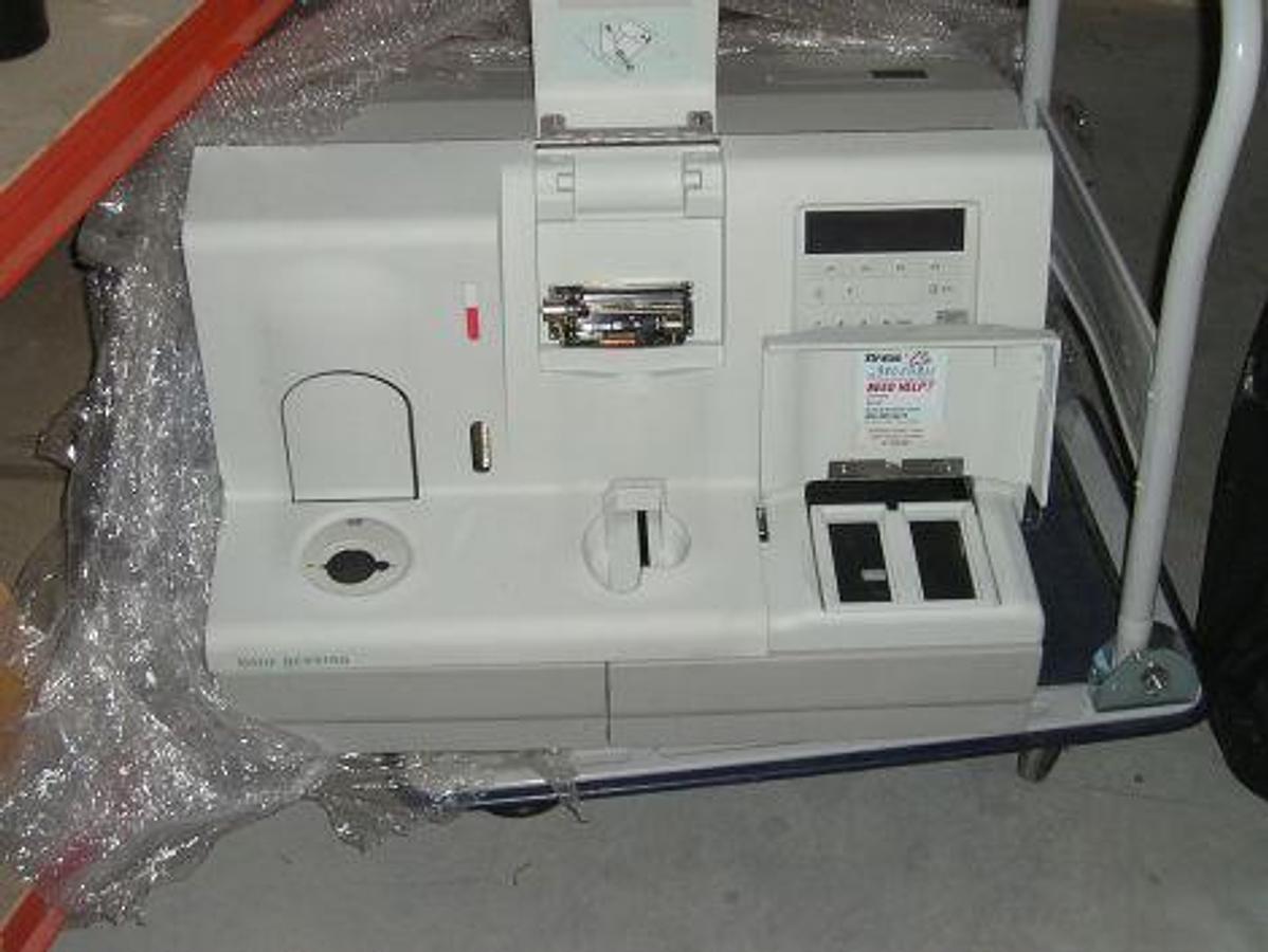 Used DADE BEHRING Stratus CS.