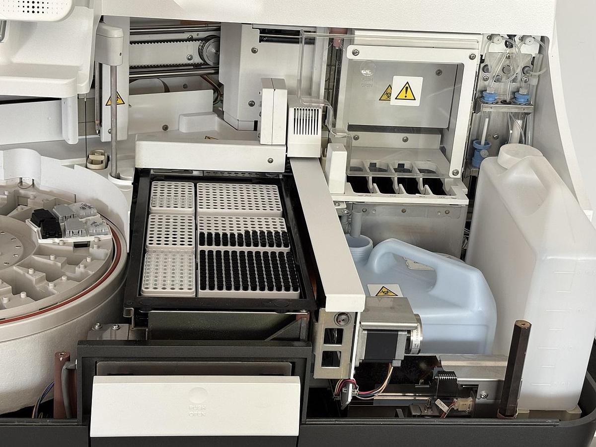 Used HITACHI cobas e411