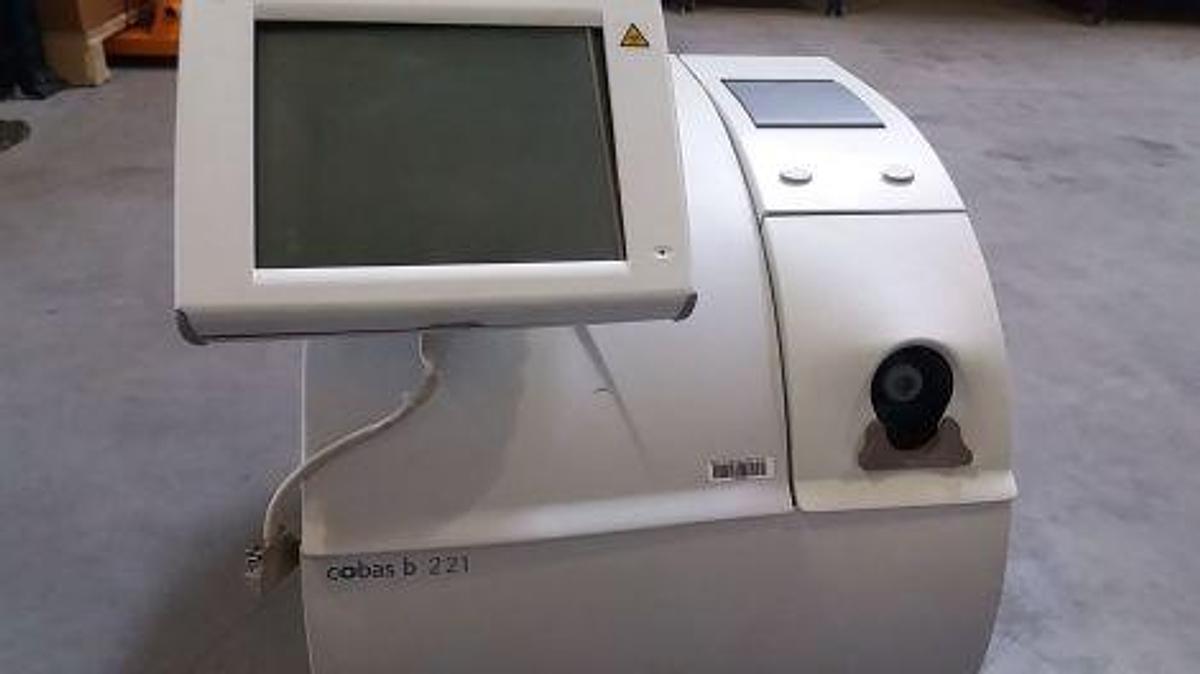 Used ROCHE COBAS b221
