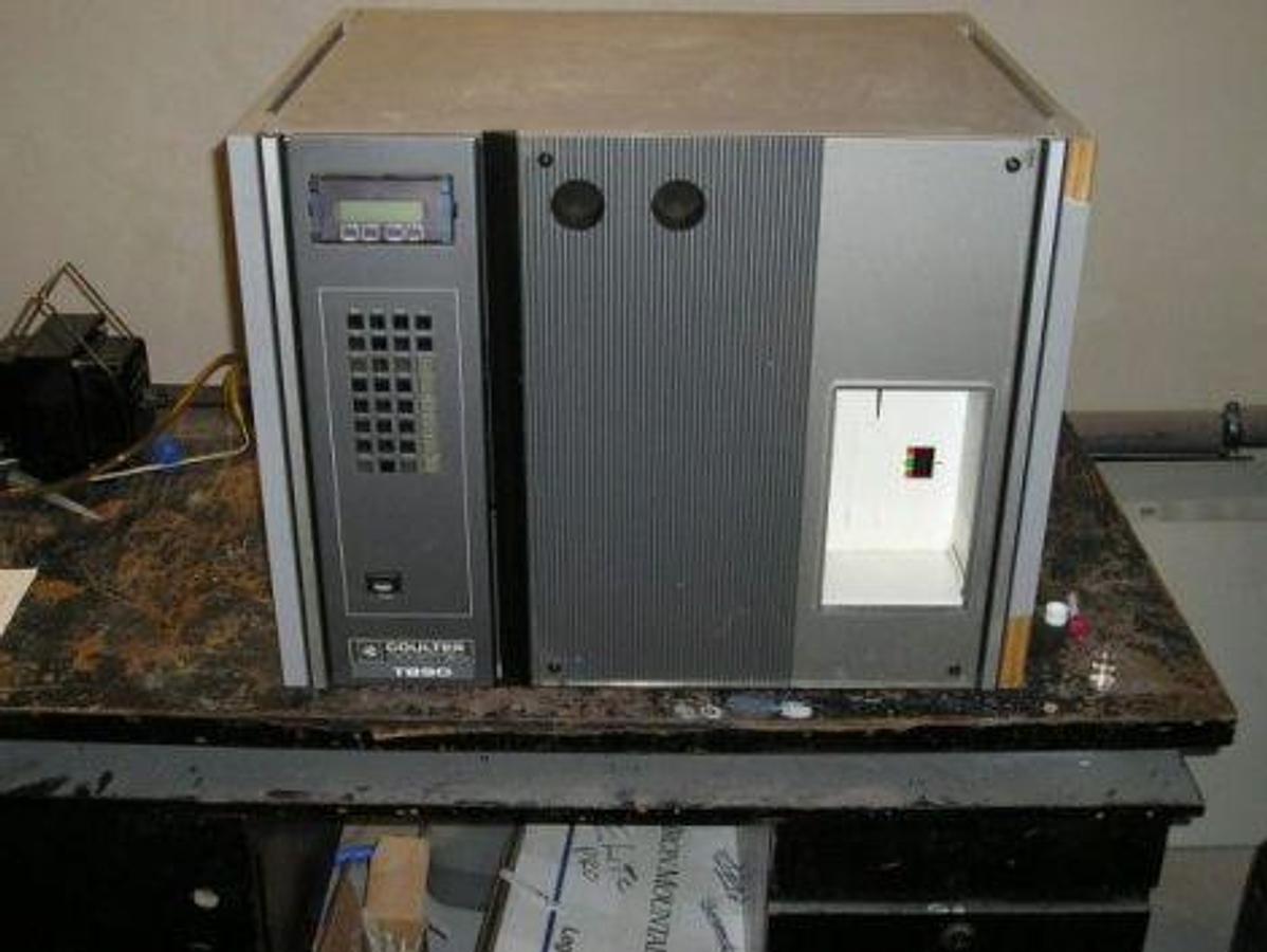 Used COULTER T-890 Counter