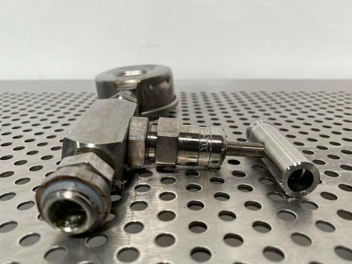 Used Swagelok SS-4PDF4 Bonnet Needle Valve w/ Swagelok 3000 PSI Gauge