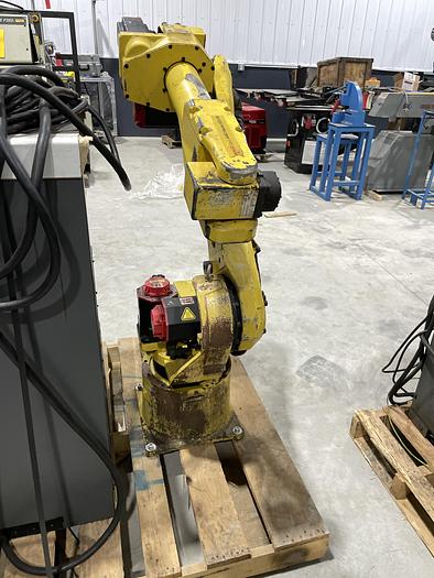 Used FANUC ARCMATE 120iB 6 AXIS ROBOT WITH RJ3iB CONTROLLER