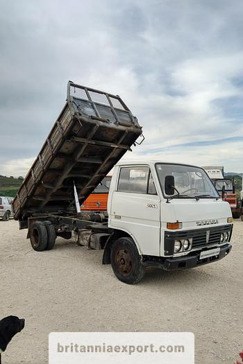 Used 1983 TOYOTA Dyna BU30 300 6 tyres 5.5 ton 3 way tipper.