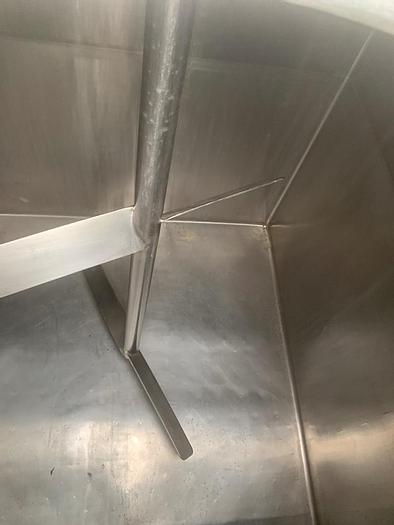 Used Tank, 3,000 Gallon, S/st, Jkt, Agit, Horiz, 3-Compartment #C743866