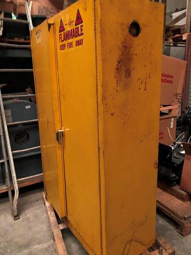 Usato ARMADIO GIALLO