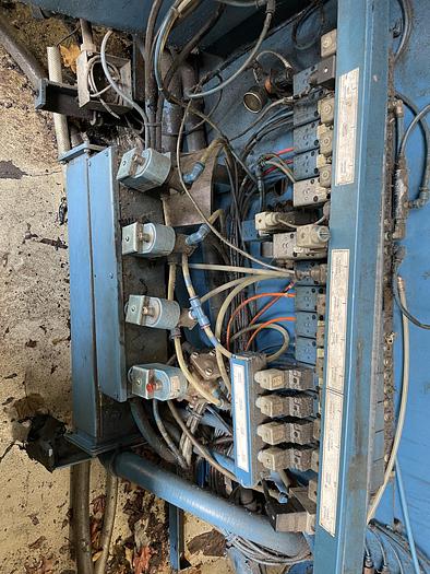 Used 2005 Ellis 900lb washer/extractor