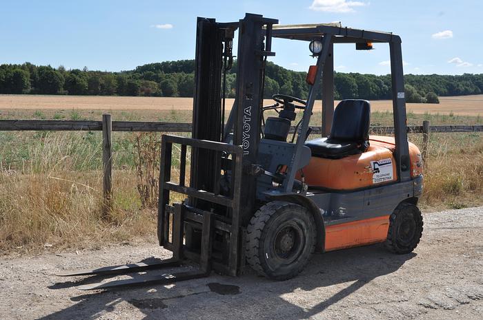 Used 1998 TOYOTA 2.5 TONNE