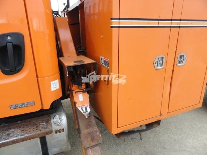 Used 2011 FREIGHTLINER BUSINESS CLASS M2 106