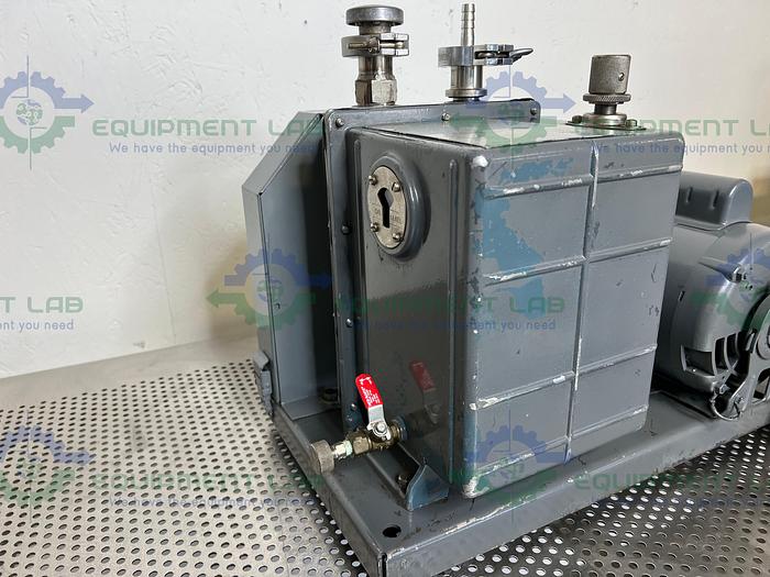 Used Welch  1402 DuoSeal Belt-Driven Rotary Vane Vacuum Pump 115/230V